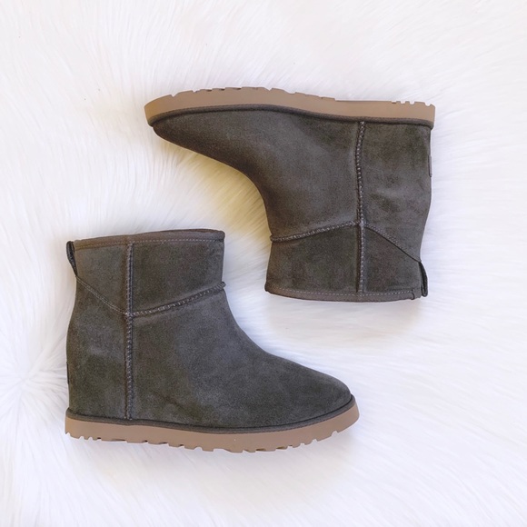 UGG Women’s Slate Classic Femme Mini Wedge Boots - Picture 2 of 8